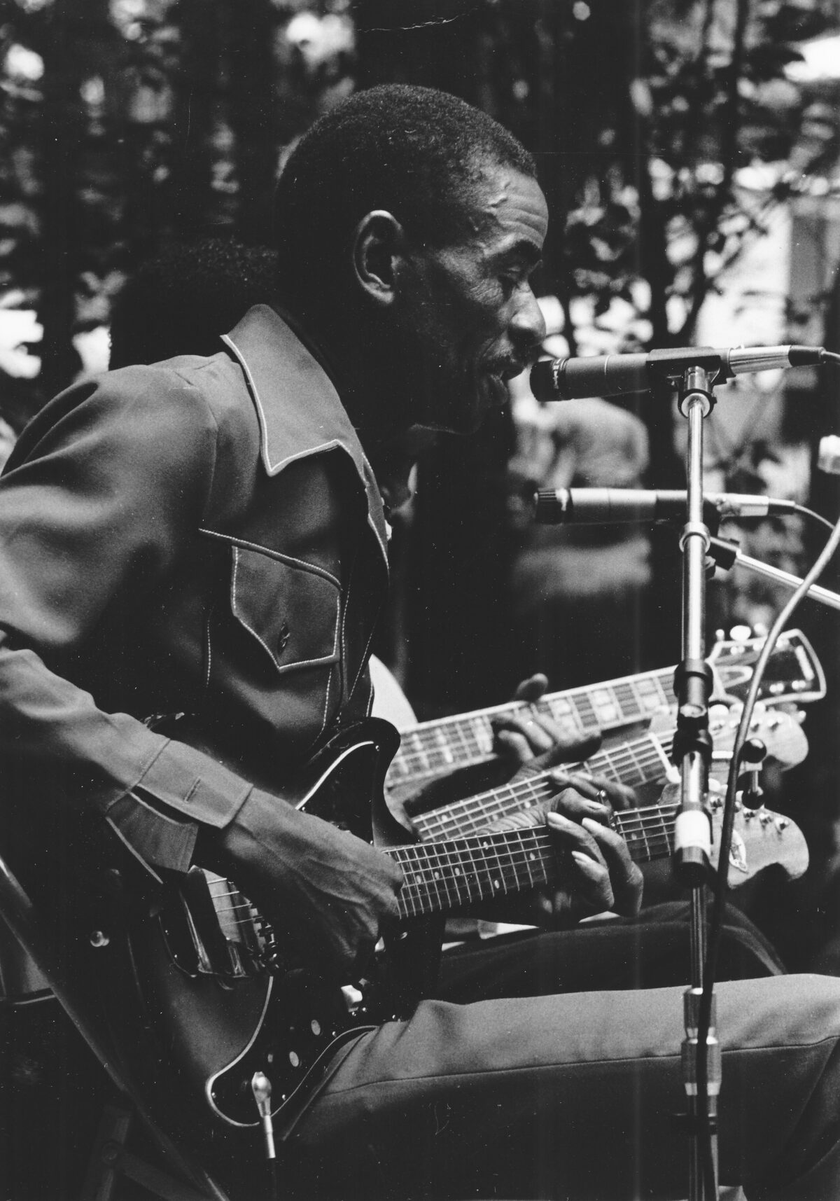 John Dee Holeman, Singing the Blues