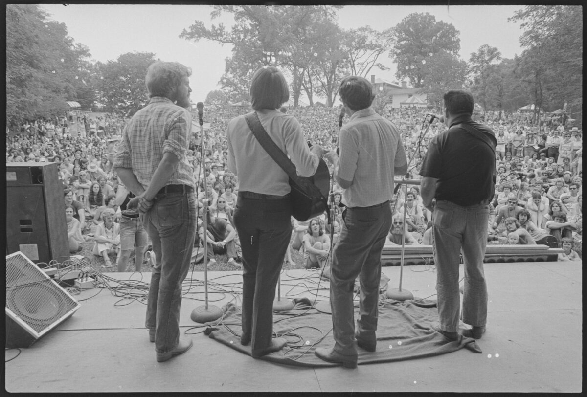 Crowd enjoying the Bluegrass Experience