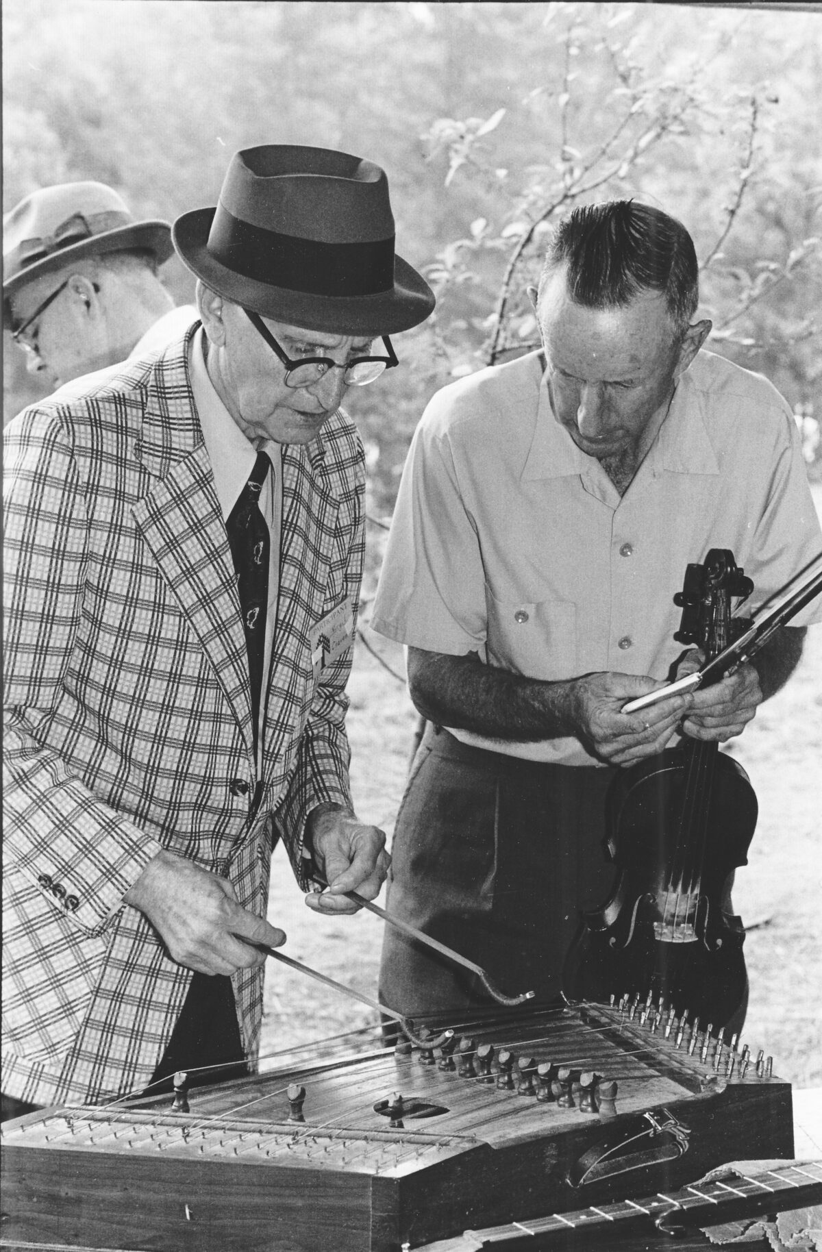 Virgil Craven (Hammered Dulcimer) and Lauchlin Shaw (Fiddle)